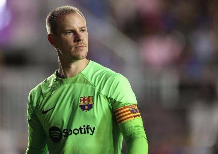 爱游戏平台 - 德甲窗口期走向成谜，莱比锡队长鼓劲，管理层满意，身体对抗强度拉满