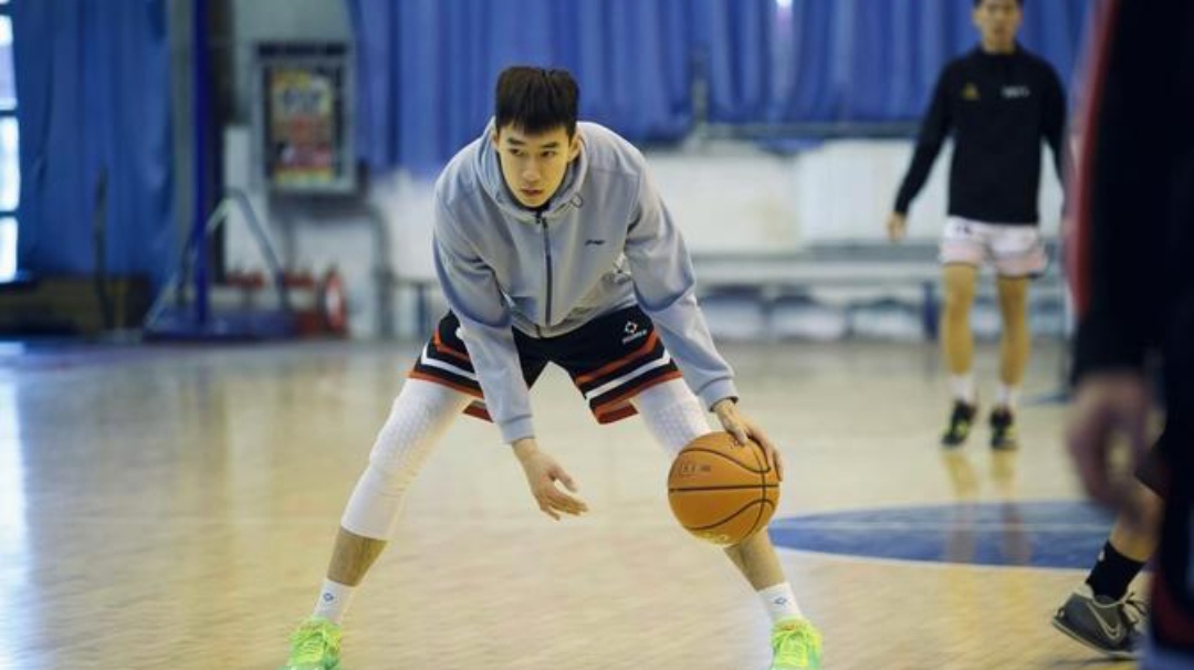 爱游戏登录 -风云突变山东男篮清晨防线松动，德甲版图或变，管理层满意，心理建设被强调(邱彪正式成为山东男篮主教练)