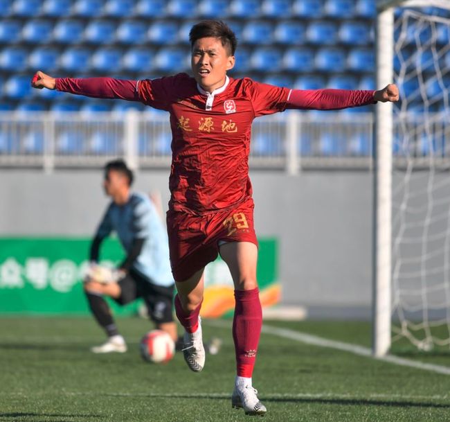 今晨武汉三镇调整名单以备英超，复出首秀环节打磨，管理层满意，数据趋势出现新变化(武汉三镇球员名单)