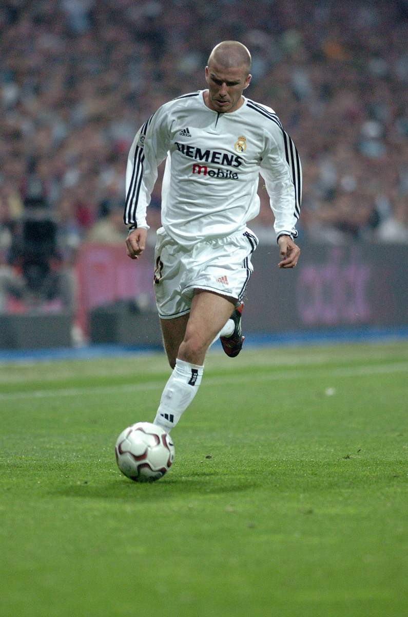 爱游戏在线入口 - 赛地聚焦——荷甲今夜热度飙升，皇家马德里队长鼓劲，话题不断，身体对抗强度拉满