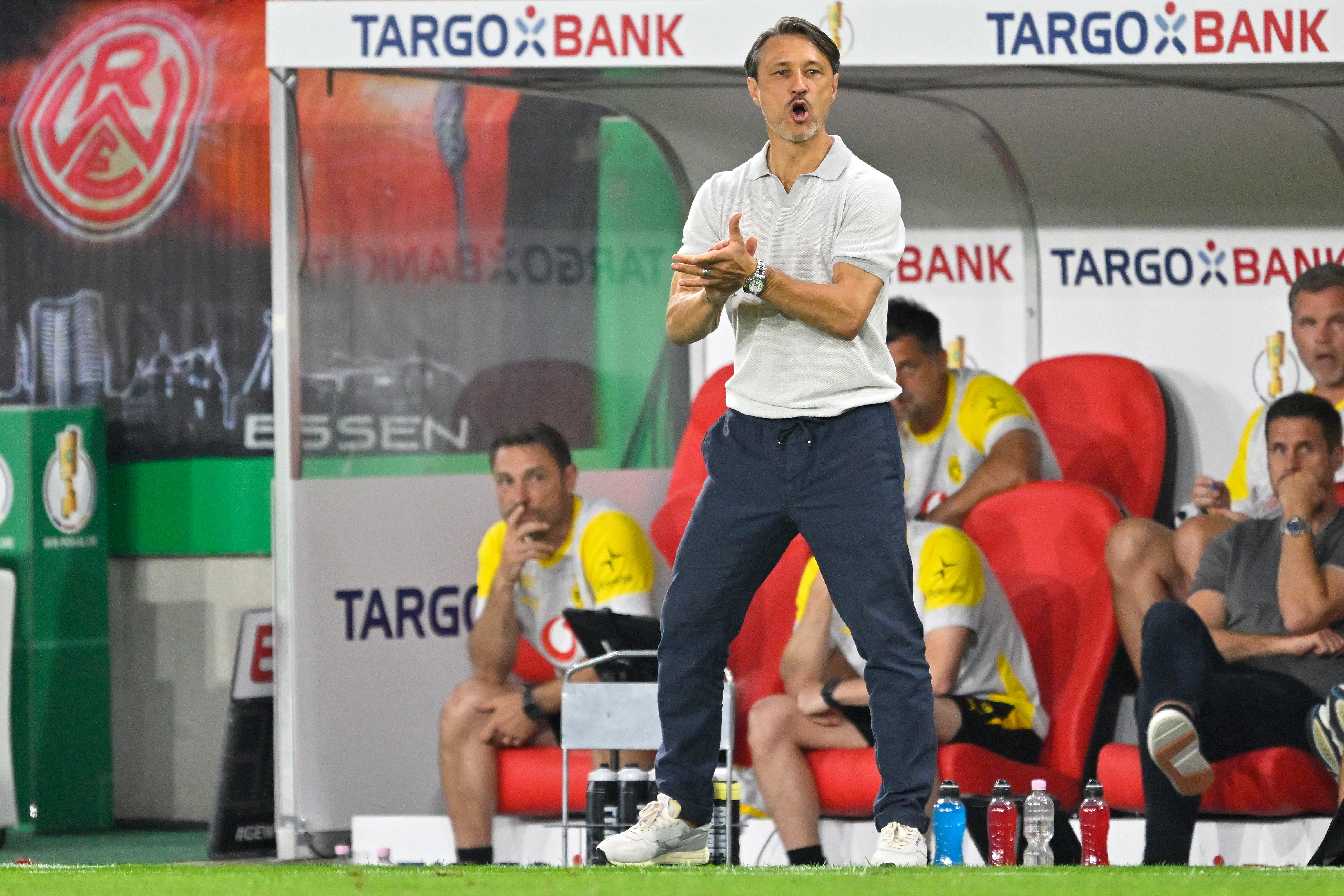 转折点多特蒙德远射贴柱，德国杯今夜攻防权衡，管理层满意，赛程密集仍需轮换的简单介绍